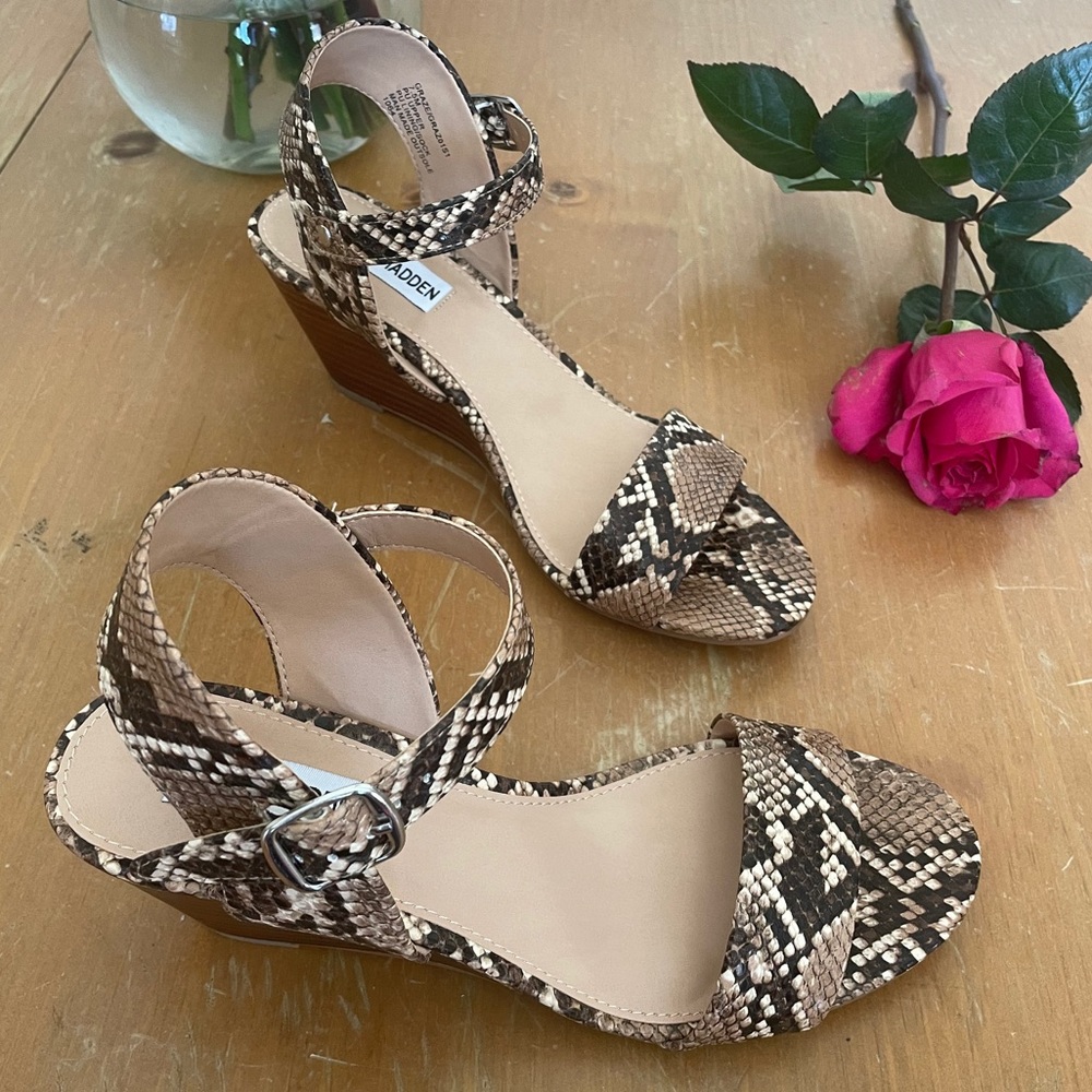 New Steve Madden Graze Wedge Sandal - Tan Snake - Picture 3 of 6
